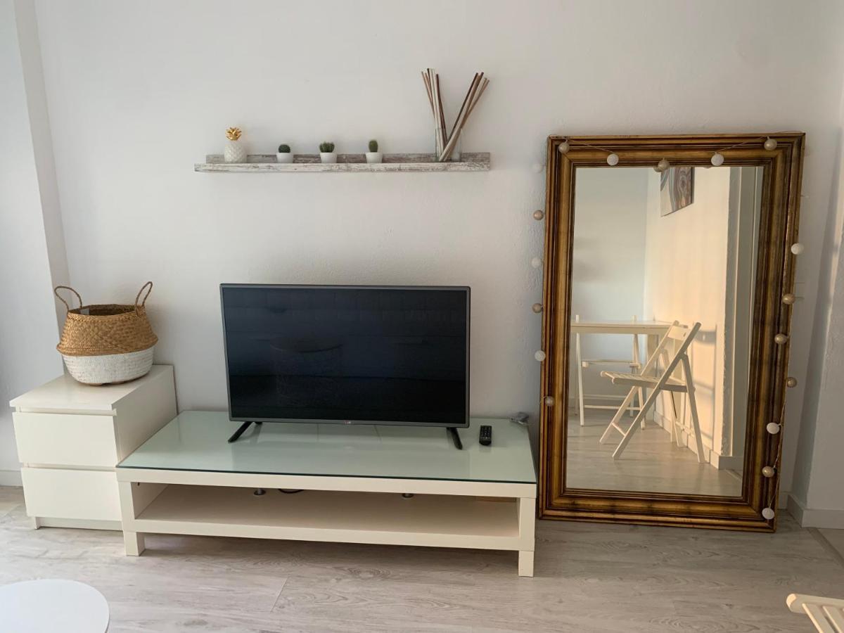 Acogedor Estudio En Primera Linea De Playa Benalmadena Bagian luar foto