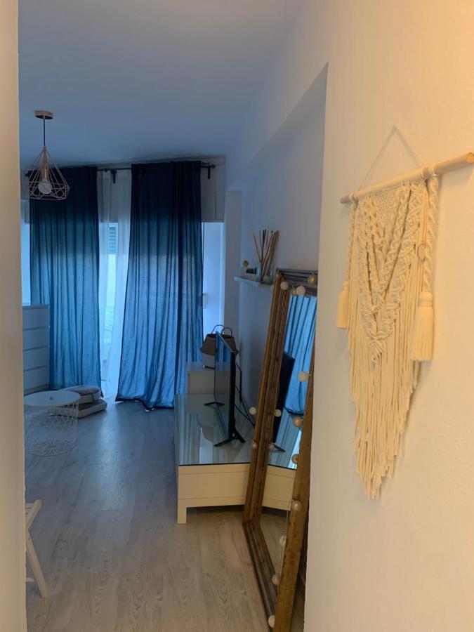Acogedor Estudio En Primera Linea De Playa Benalmadena Bagian luar foto