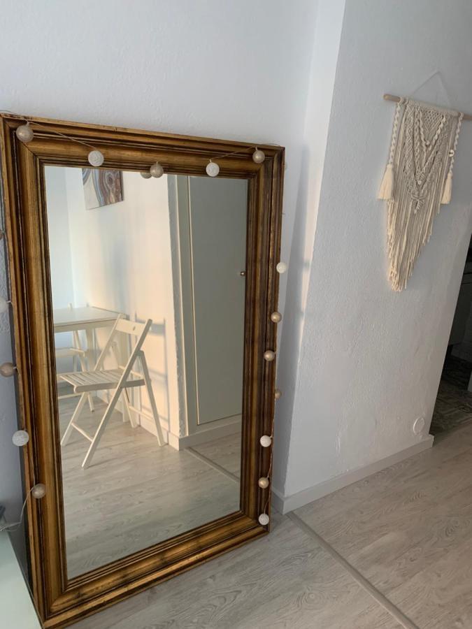 Acogedor Estudio En Primera Linea De Playa Benalmadena Bagian luar foto